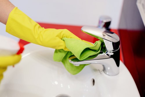 Local cleaning team working in an SE3 apartment